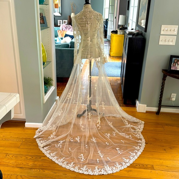 Bridal long  trained long sleeved over jacket with floral beading & bustles M/L - Picture 2 of 16